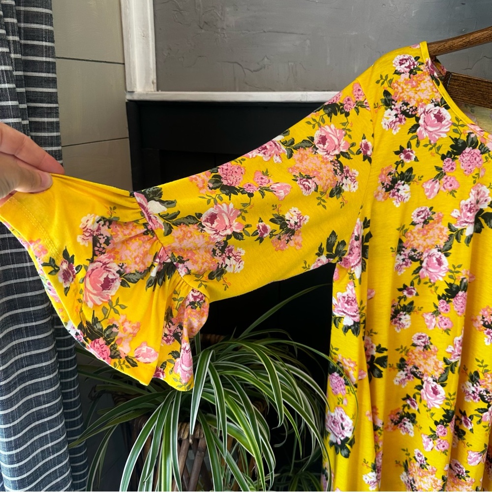 Bobbie Brooks Floral Yellow Bell Sleeve Asymmetrical Tunic Top sz 2X - Picture 3 of 14